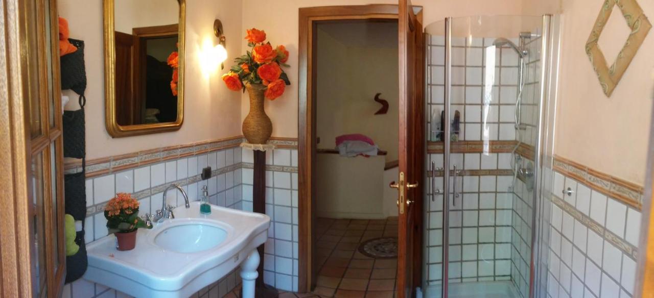Room In Villa - Room In The Hills With Garden And Sea View San Salvatore  外观 照片