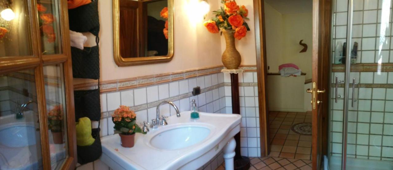 Room In Villa - Room In The Hills With Garden And Sea View San Salvatore  外观 照片